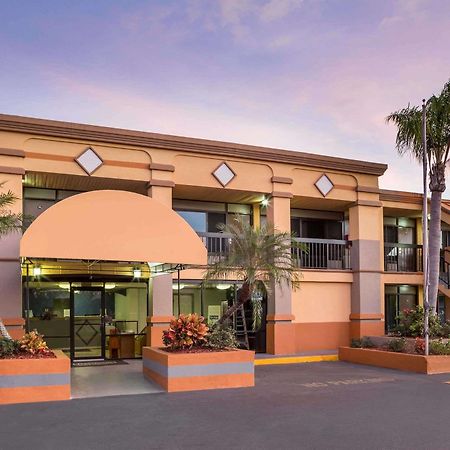 Travelodge By Wyndham Fort Myers North Норт-Форт-Майерс Экстерьер фото