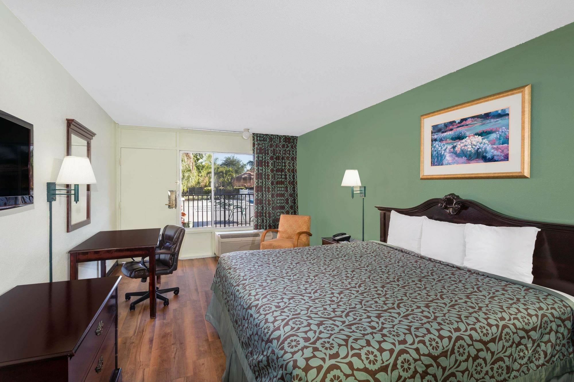 Travelodge By Wyndham Fort Myers North Норт-Форт-Майерс Экстерьер фото